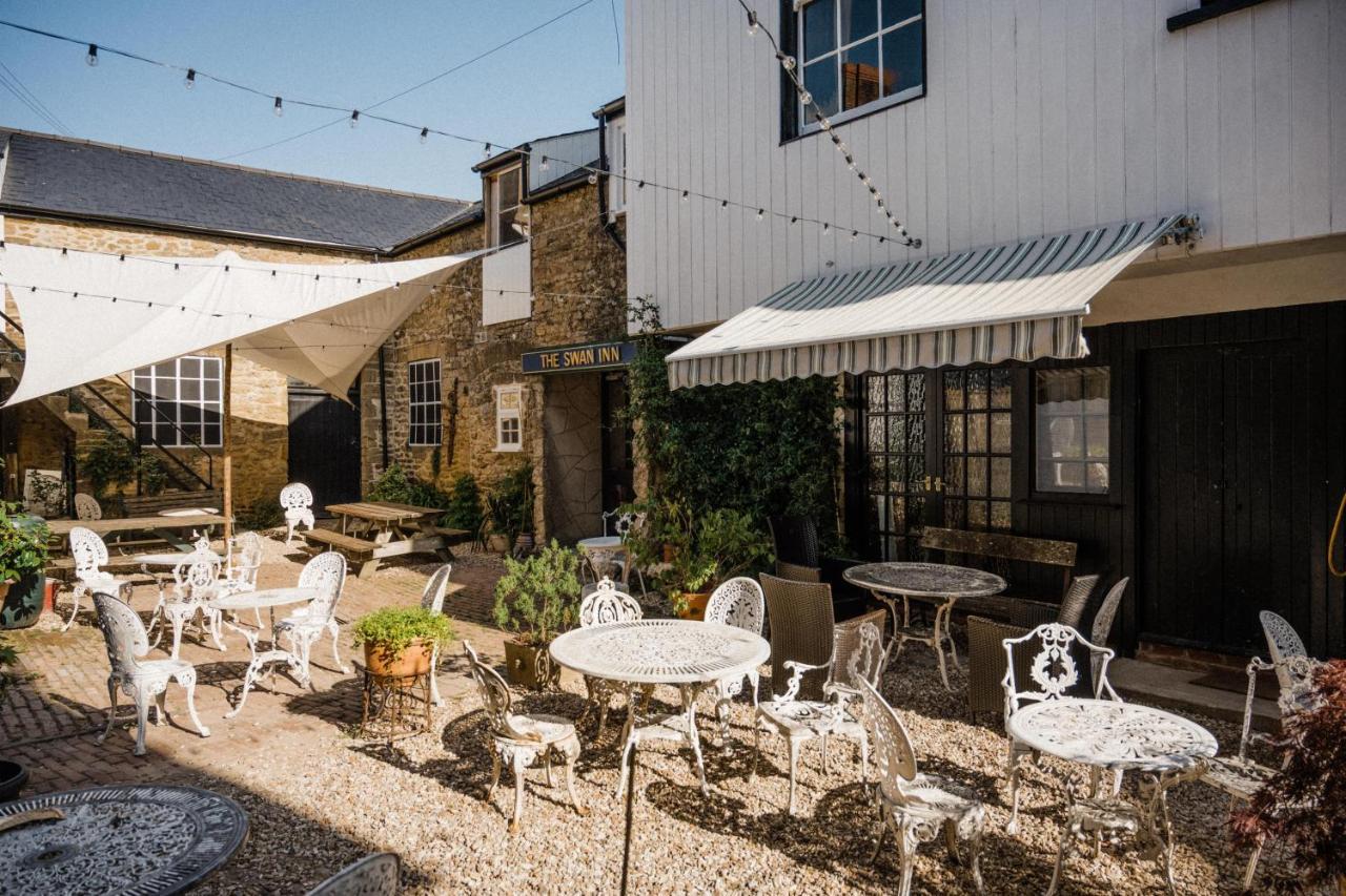 The Crooked Swan Hotel Crewkerne Exterior photo